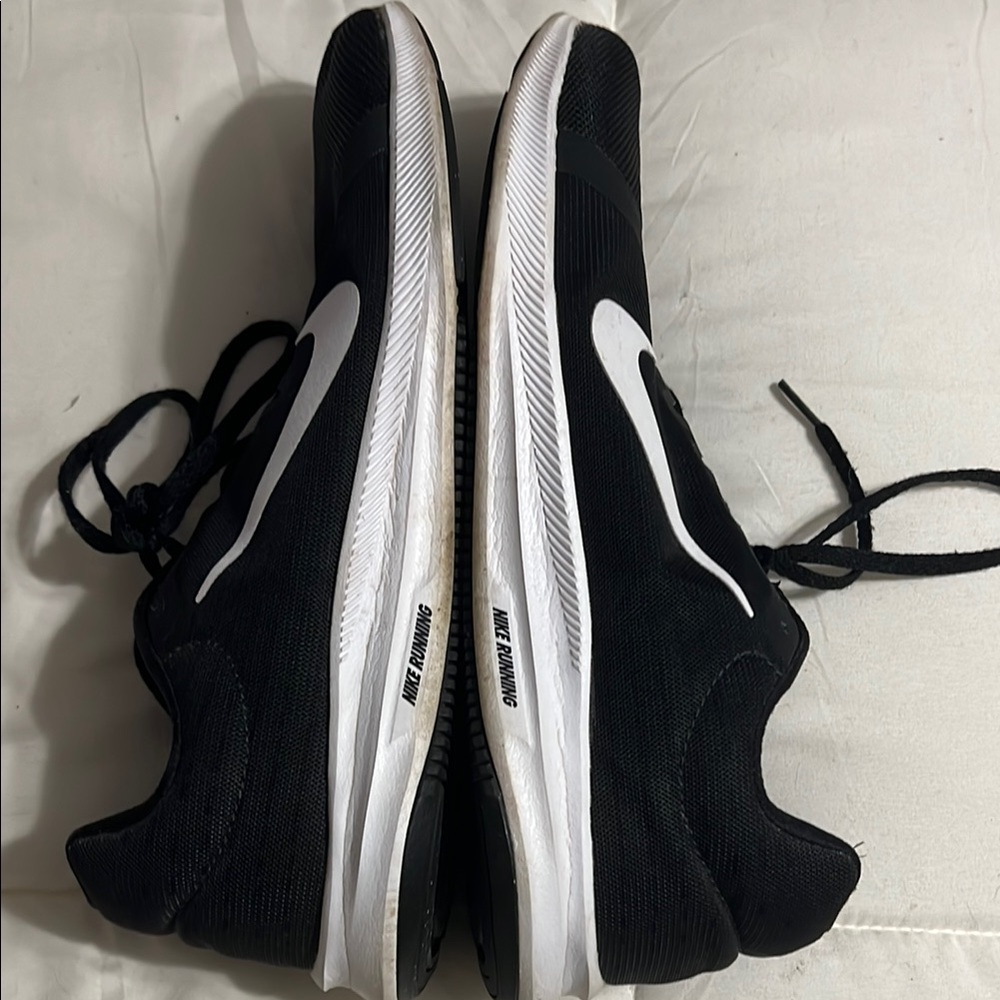 Nike Women’s Black Downshifter 8 - Picture 4 of 13